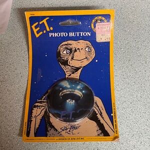 Vintage 1982 E.T. Extra Terrestrial Photo Button Sealed Pinback ET Movie Pins